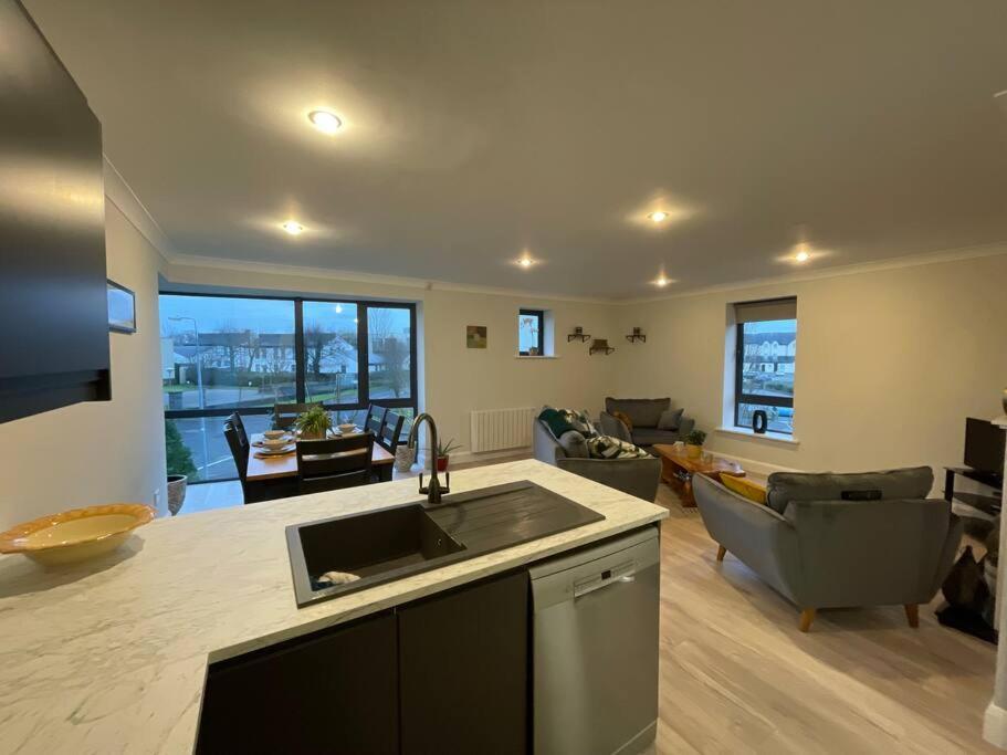 Entire Apartment , Centre Carrick on Shannon Buitenkant foto